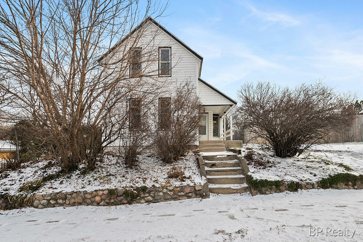 Property Photo:  620 Eastern Avenue NE  MI 49503 