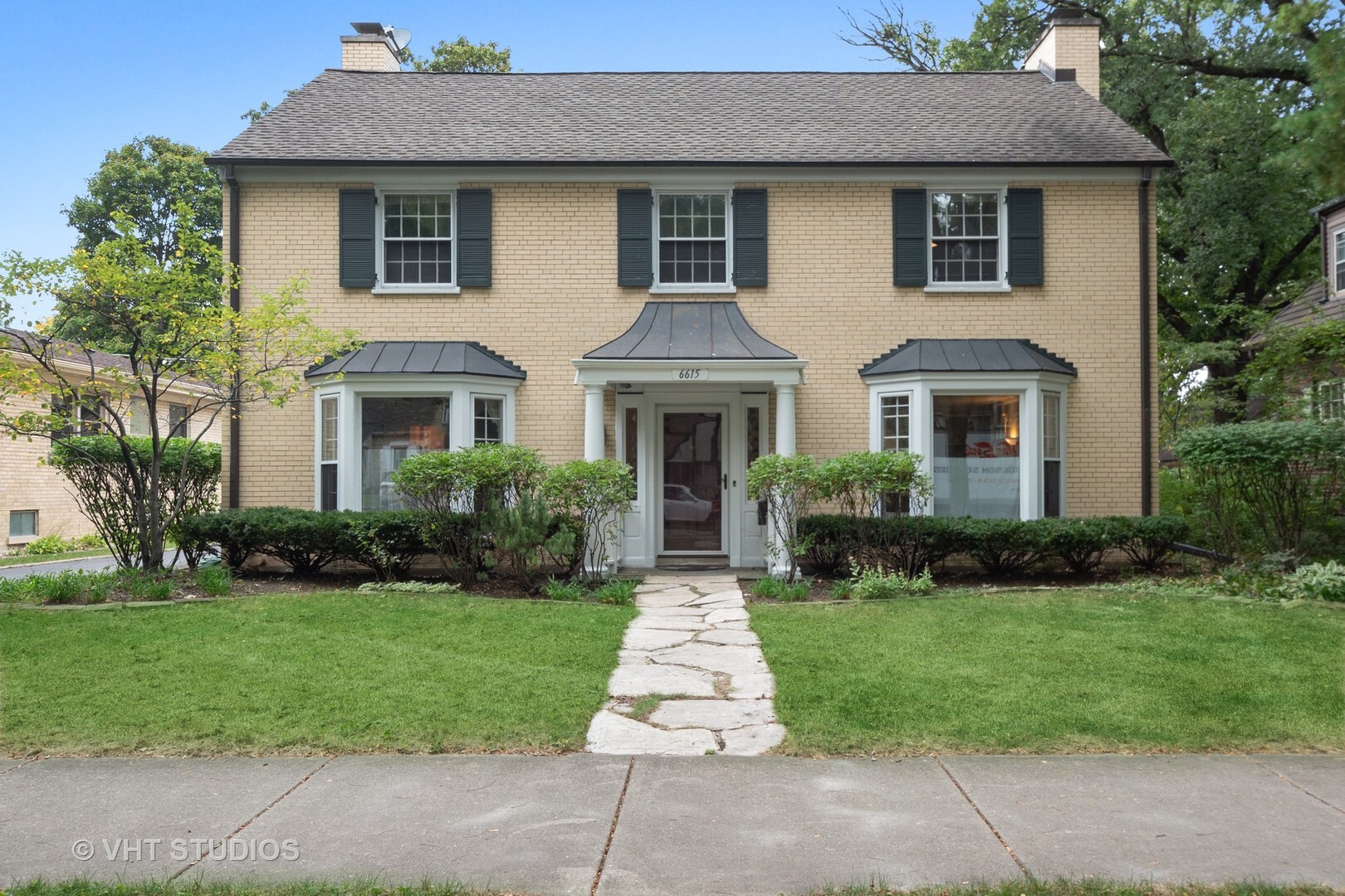 Property Photo: 6615 N Hiawatha Avenue IL 60646