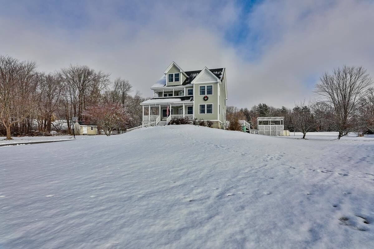 Property Photo:  24 Nolls Farm Road  NH 03032 