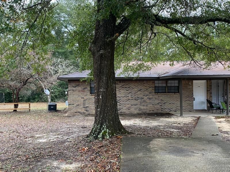 Property Photo:  111 Twin Trees Drive  FL 32433 