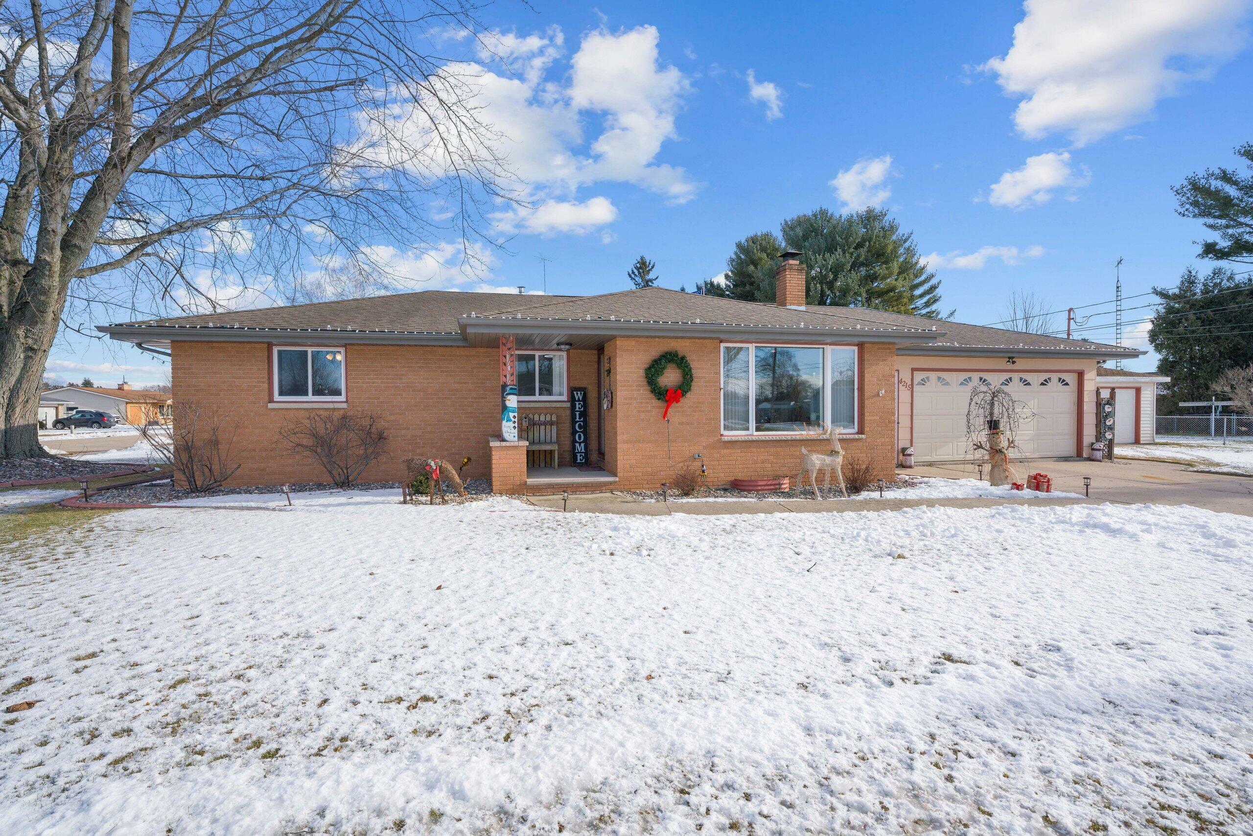 Property Photo:  4215 Bellevue Pl  WI 54241 