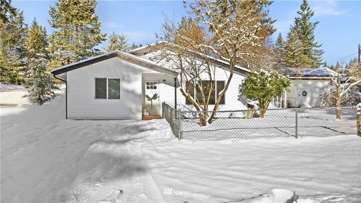 Property Photo:  611 SW View Drive  WA 98367 