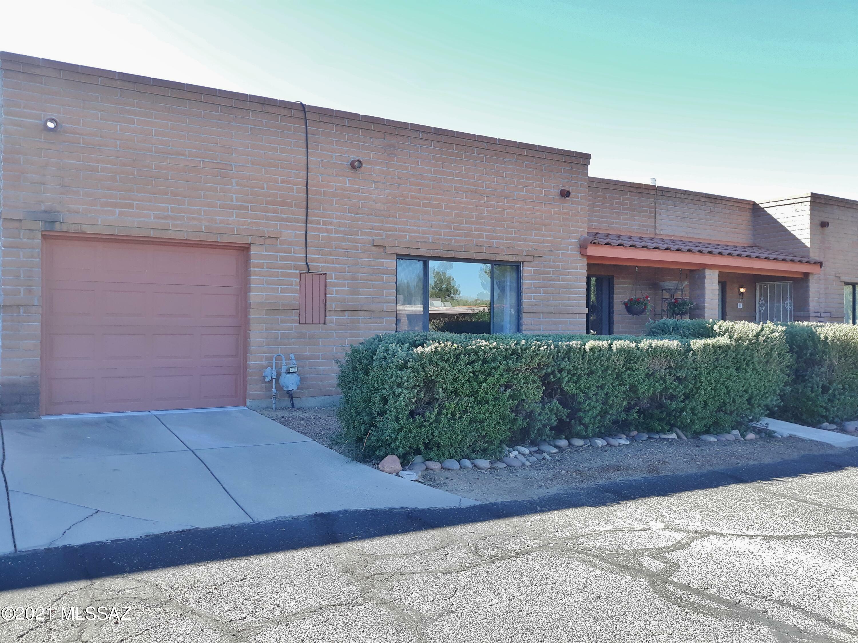 Property Photo:  9 W Roma Drive  AZ 85737 