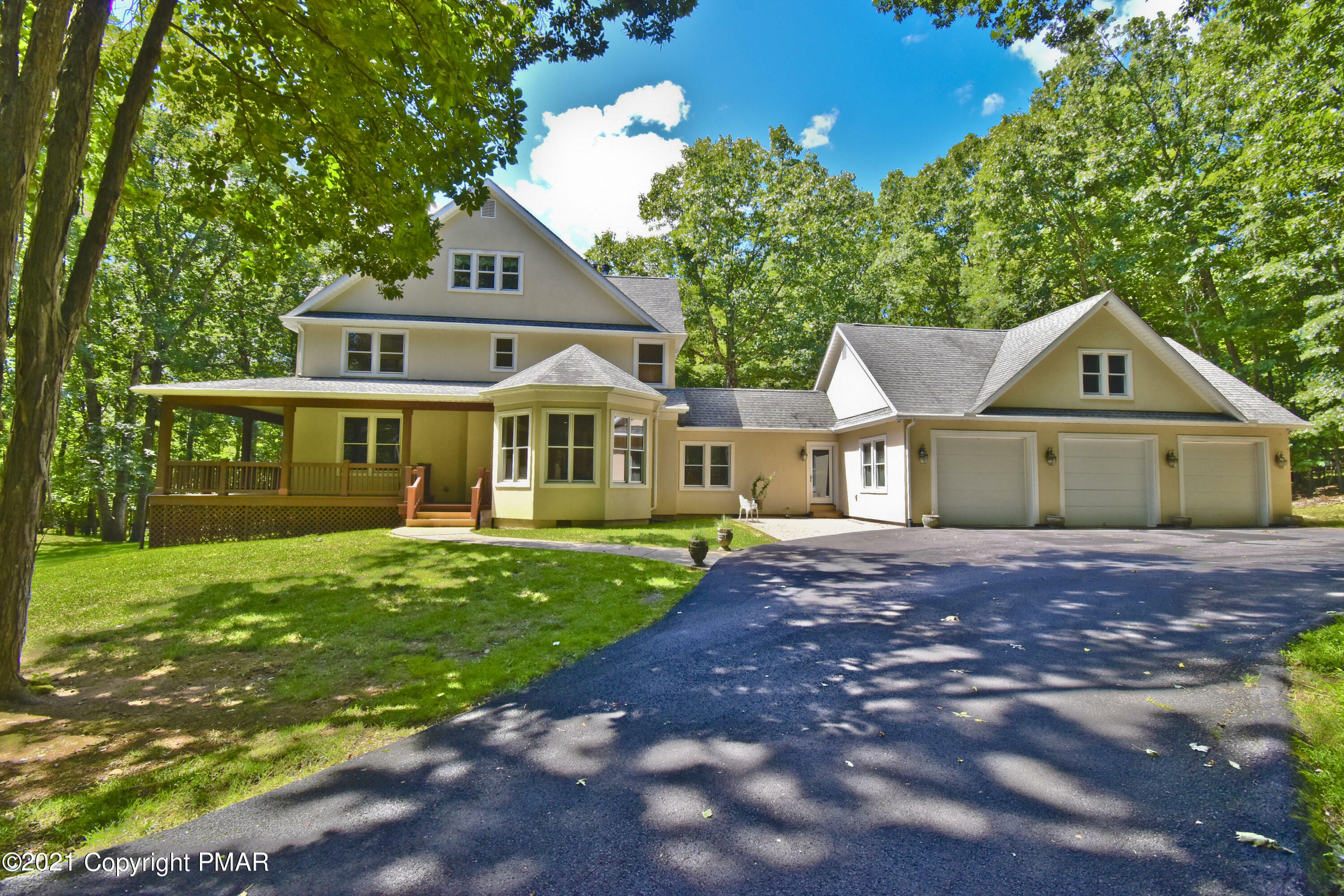 Property Photo:  2130 Great Buck Drive  PA 18301 