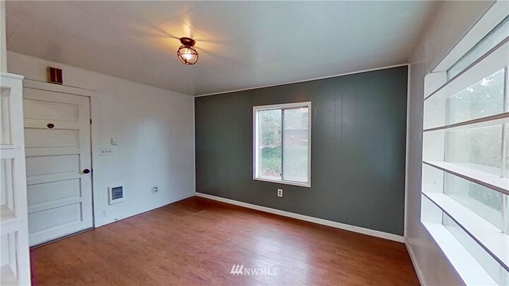 Property Photo:  1906  Front Avenue W  WA 98312 