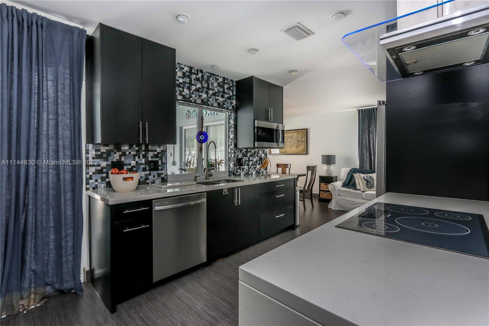 Property Photo: 5316 Johnson St FL 33021