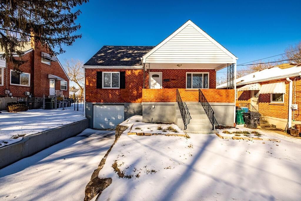 Property Photo: 3826 Zinsle Ave OH 45213