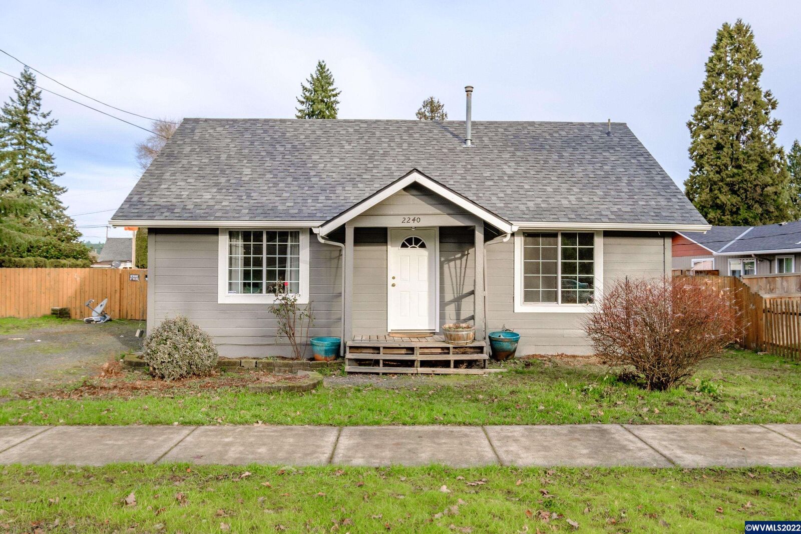 Property Photo: 2240 Long St OR 97386