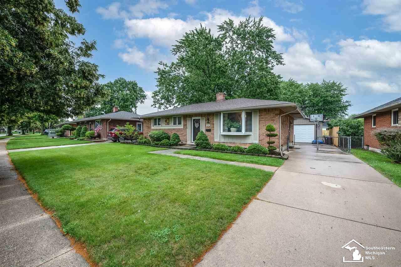 Property Photo:  308 Donnalee Drive  MI 48162 