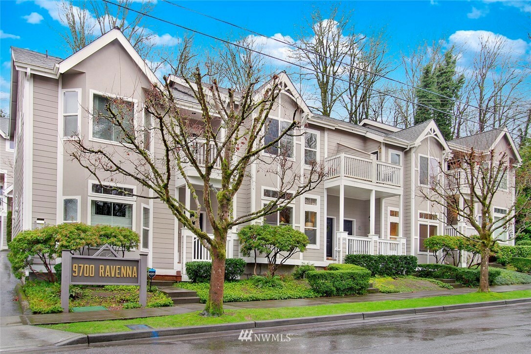 Property Photo: 9700 Ravenna Avenue NE 2 WA 98115