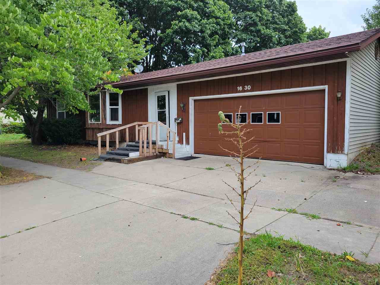 Property Photo:  1630 9th St  MI 48060 