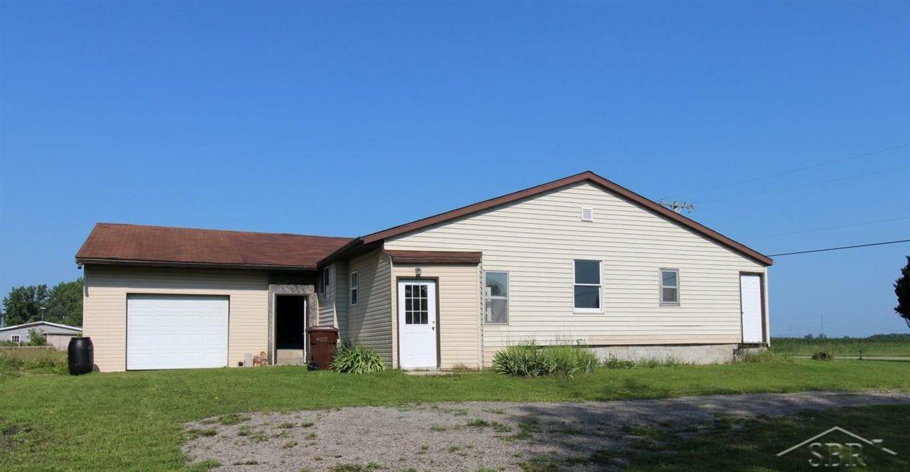 Property Photo:  2471 White Beach Rd  MI 48658 