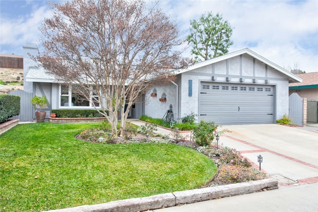 Property Photo:  31539 Cherry Drive  CA 91384 