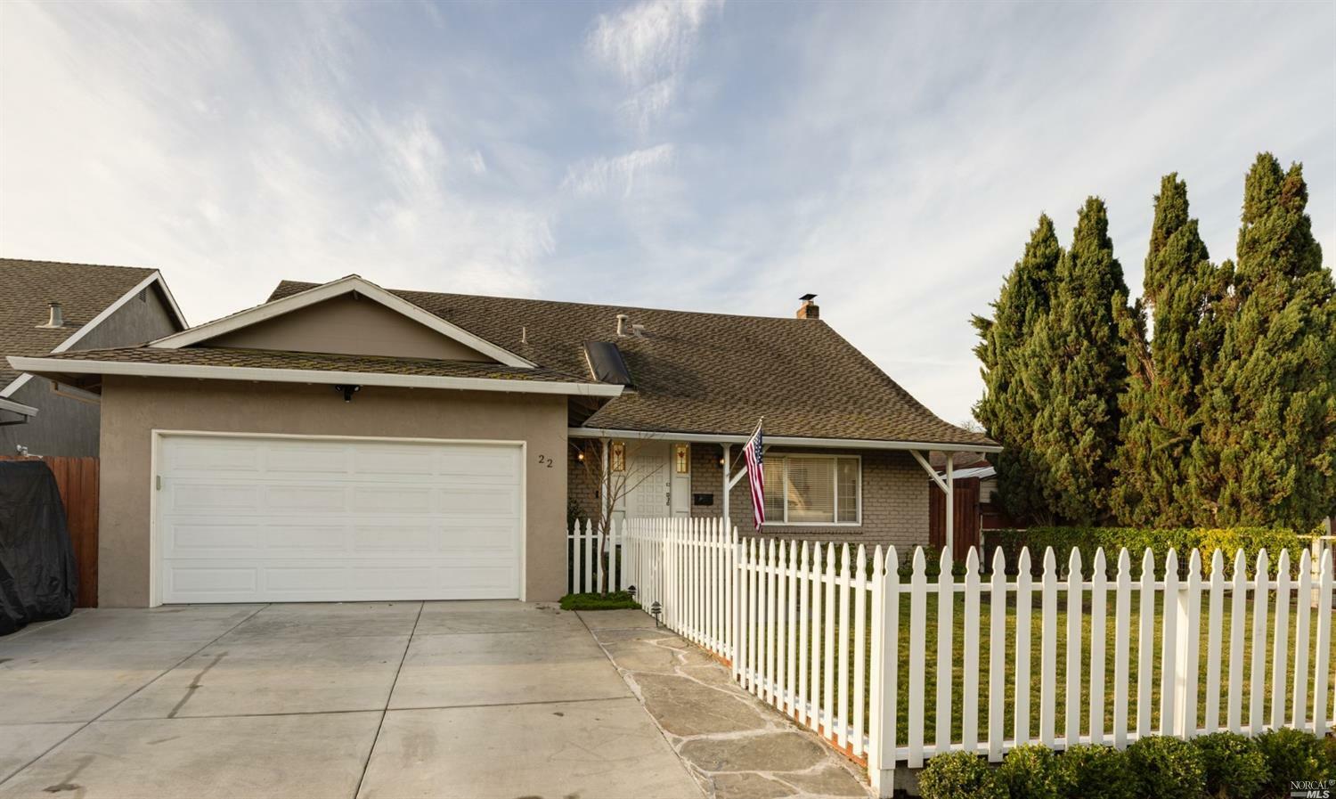 Property Photo:  22 Eastside Circle  CA 94954 