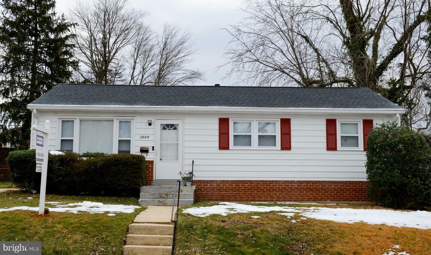 Property Photo:  1205 Stratwood Avenue  MD 20745 