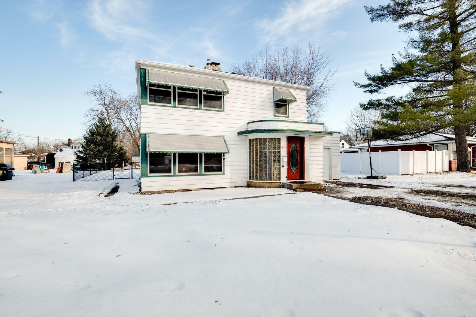 Property Photo:  835 Holmes Street S  MN 55379 