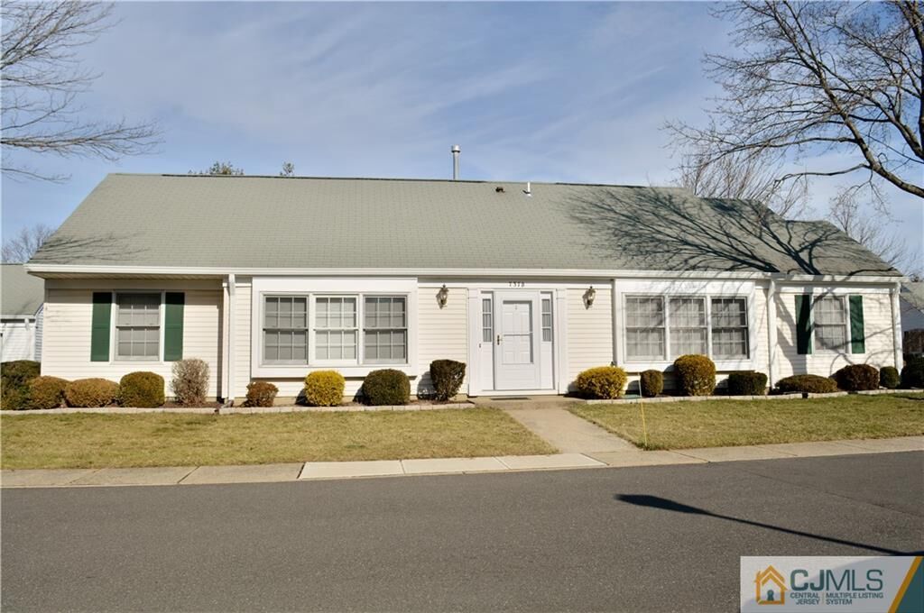 Property Photo: 737 Victoria Court B NJ 08831