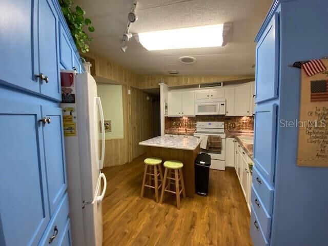 Property Photo: 162 Big Oak Lane FL 34785