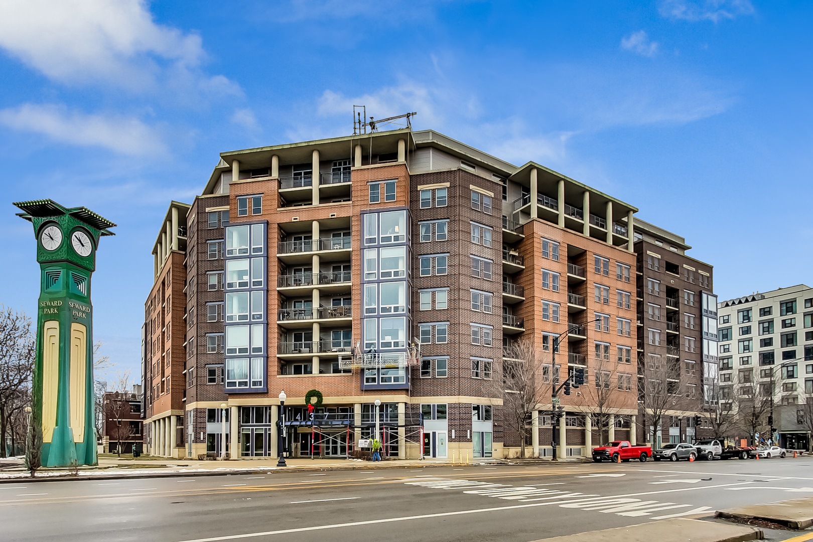 Property Photo: 437 W Division Street 512 IL 60610