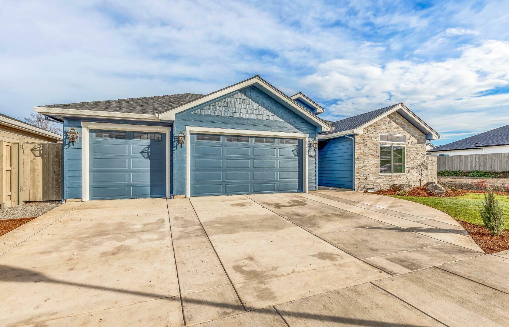 Property Photo: 3863 Wyoming Lane OR 97504