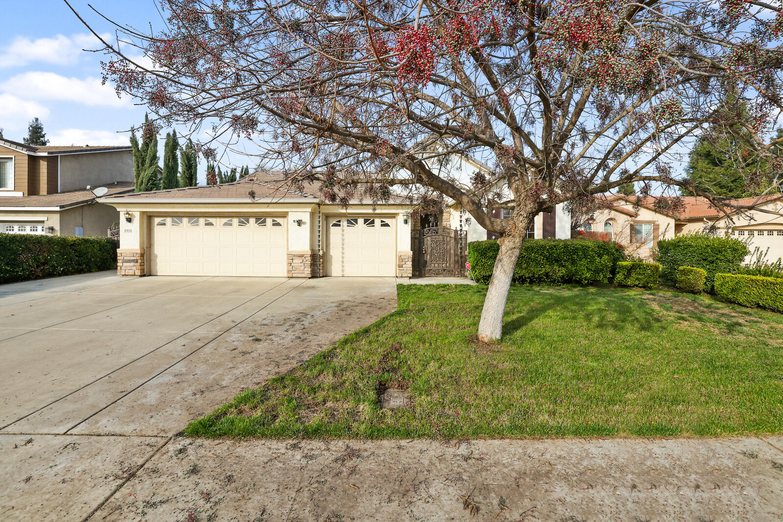 Property Photo:  3910 E Vassar Court  CA 93292 