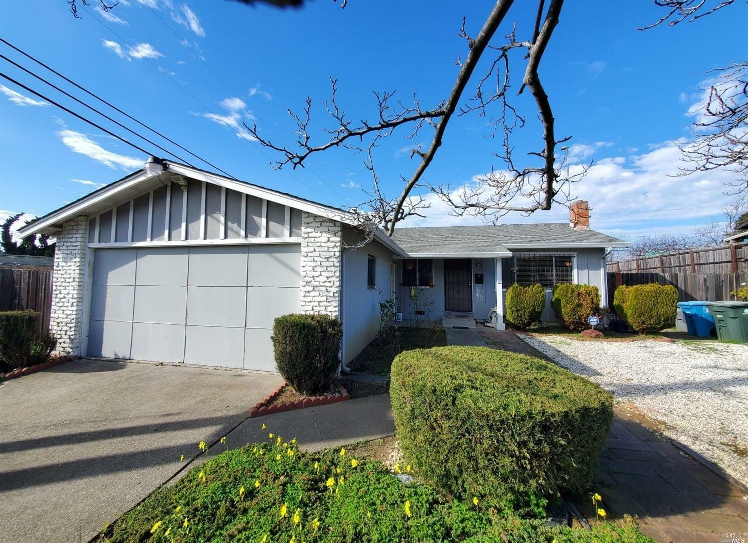 Property Photo: 109 Swan Way CA 94589
