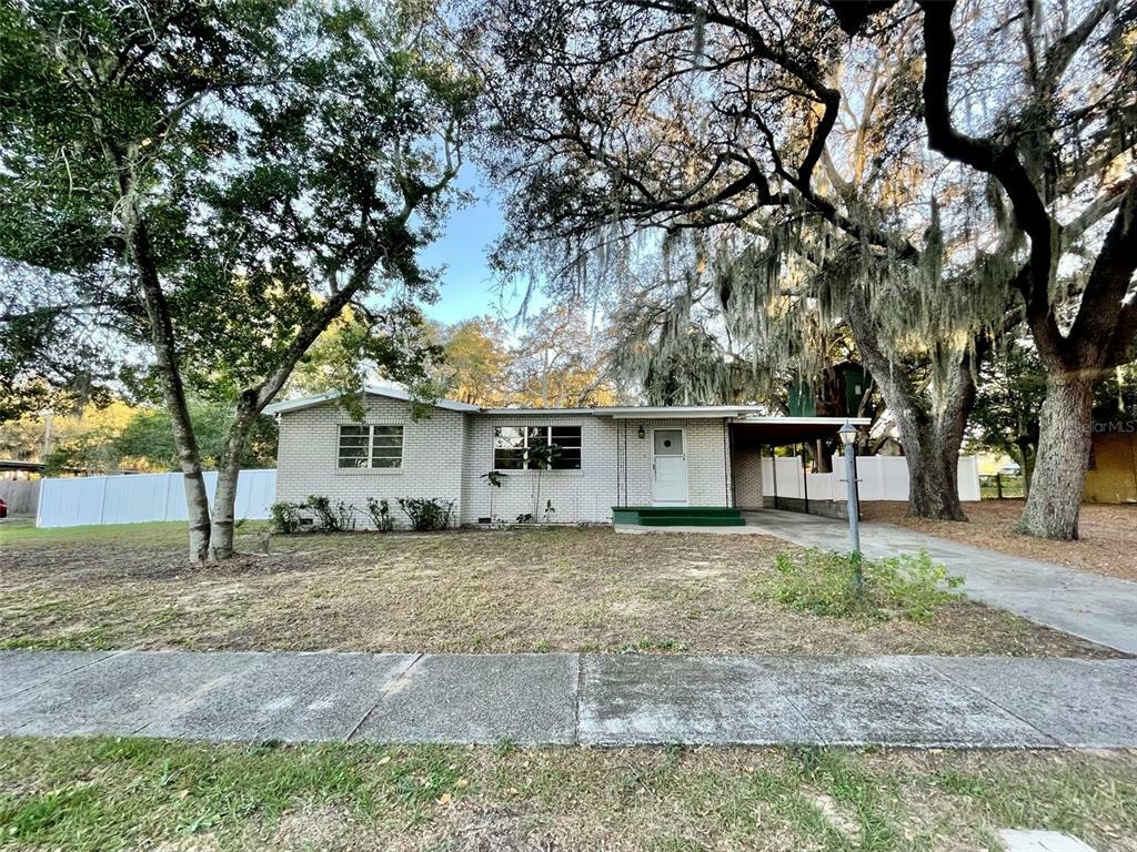 Property Photo:  13 E Magnolia Street  FL 33837 