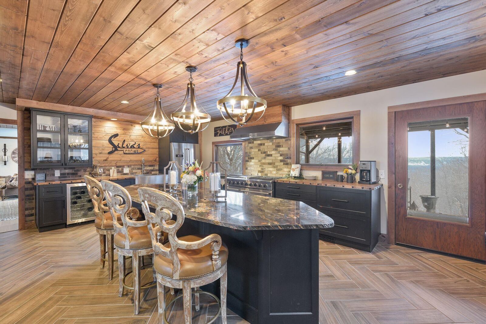 Property Photo:  565 Lakota Lane  MN 55318 