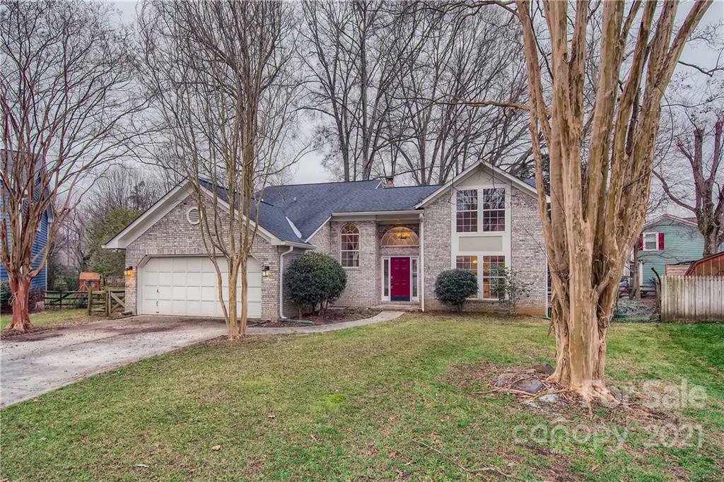 Property Photo:  8305 Londonshire Drive  NC 28216 