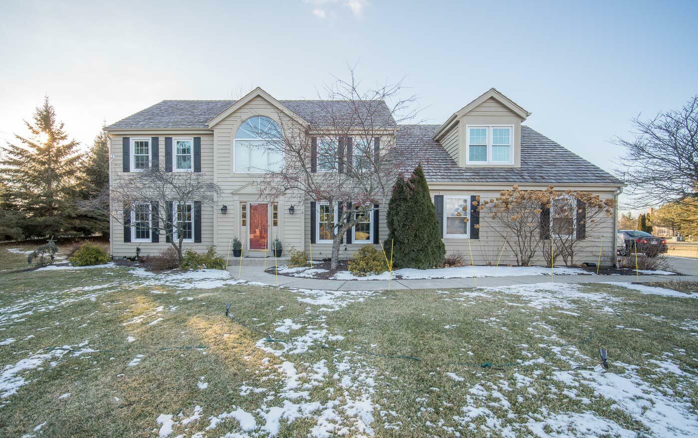 10403 N Beechwood Dr  Mequon WI 53092 photo