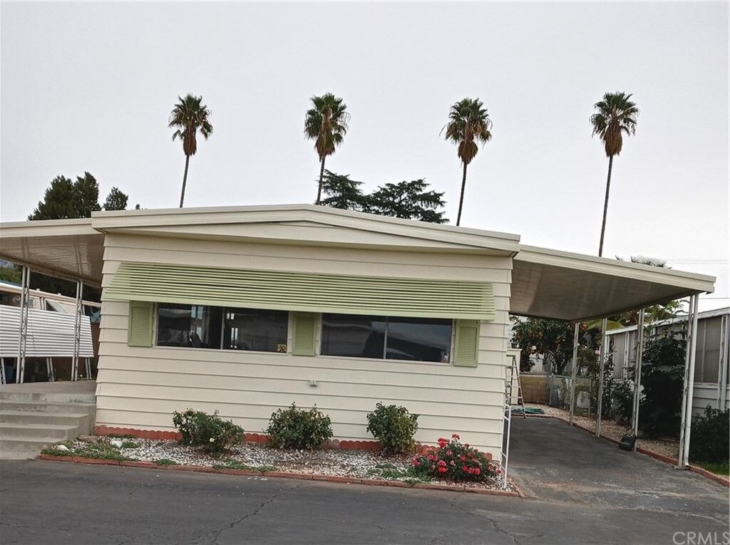 Property Photo: 950 California Street 115 CA 92320
