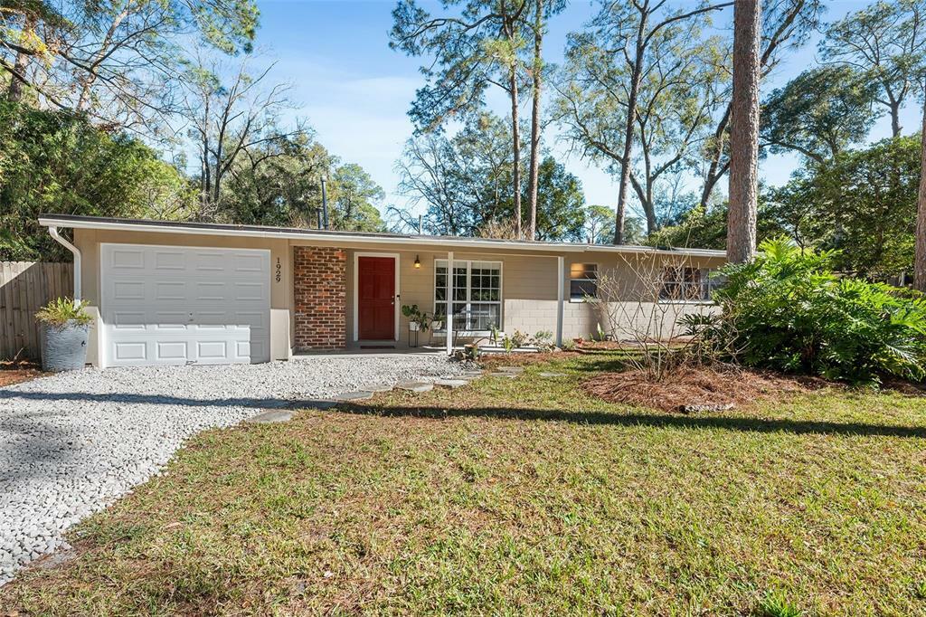 Property Photo:  1929 NE 7th Terrace  FL 32609 