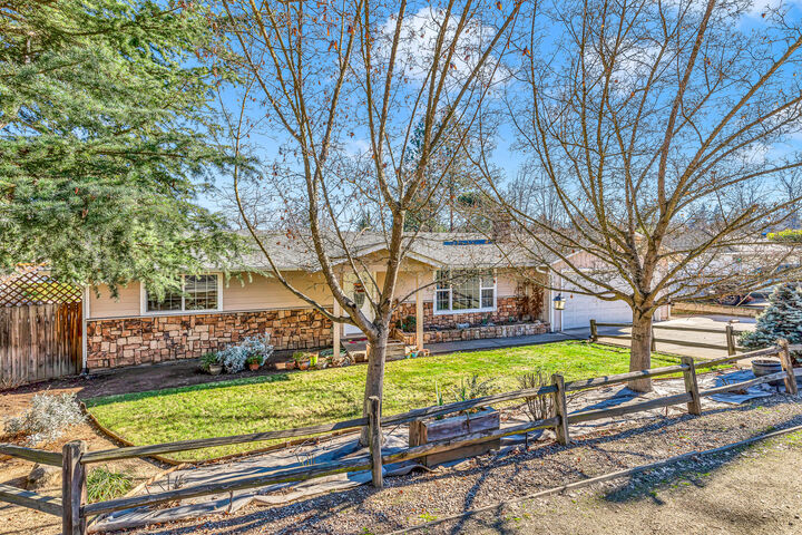 878 Sunrise Avenue  Medford OR 97504 photo