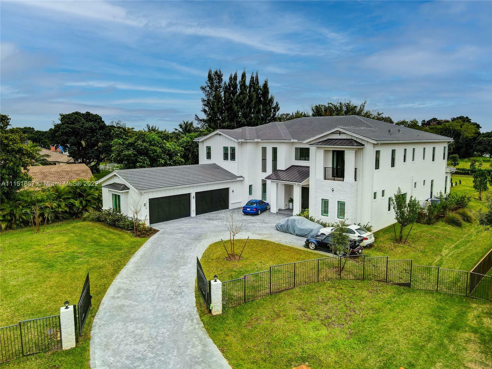 Property Photo: 17110 Reserve Ct FL 33331