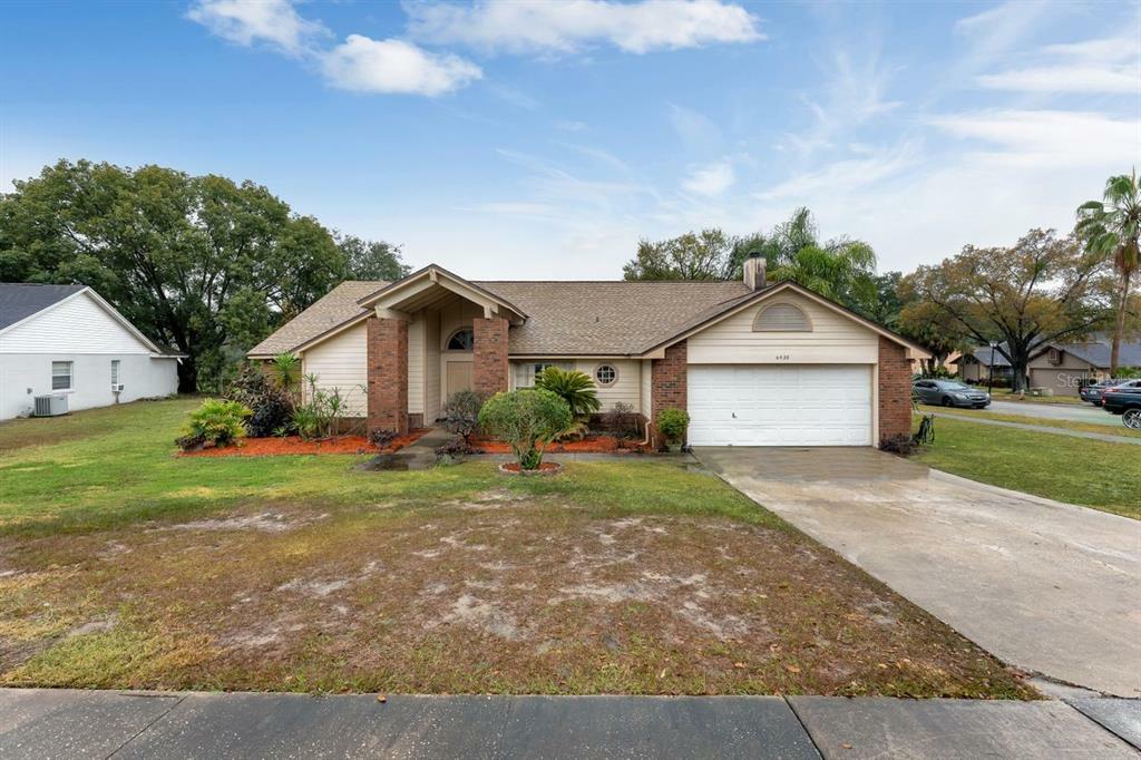 Property Photo: 6938 Oakmore Lane FL 32818