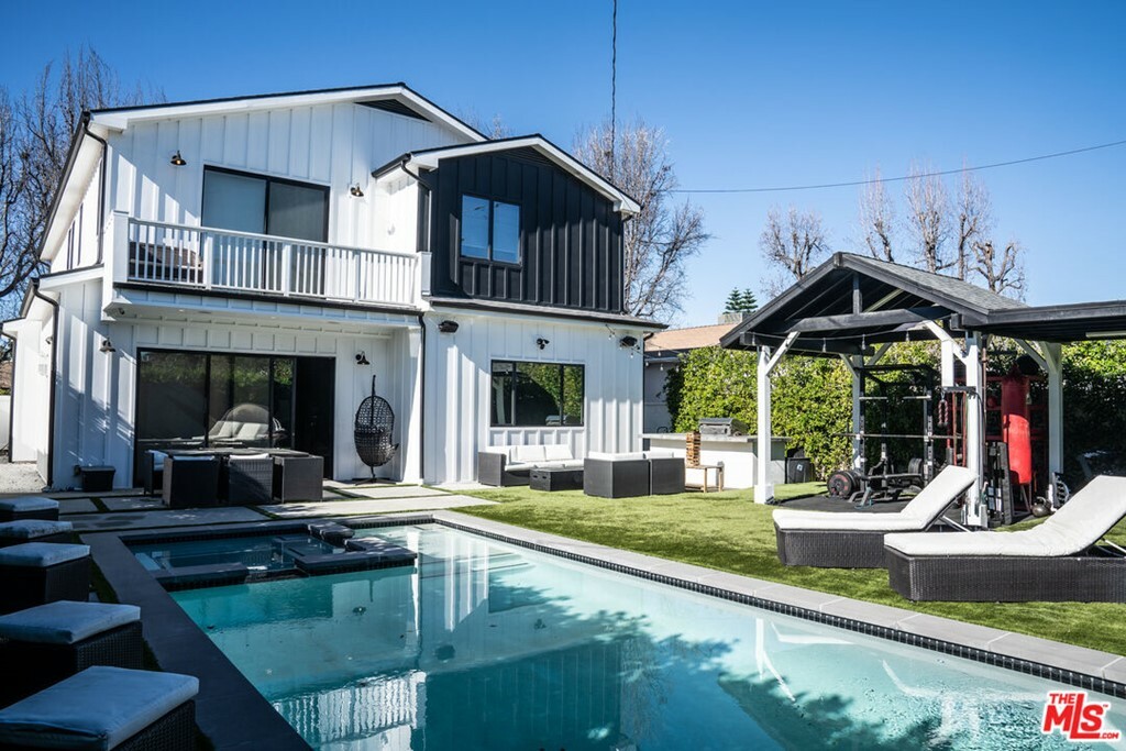 Property Photo: 5510 Columbus CA 91411