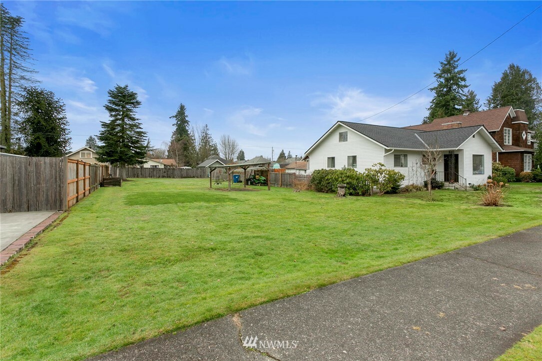 Property Photo:  436 S Blakeley Street  WA 98272 