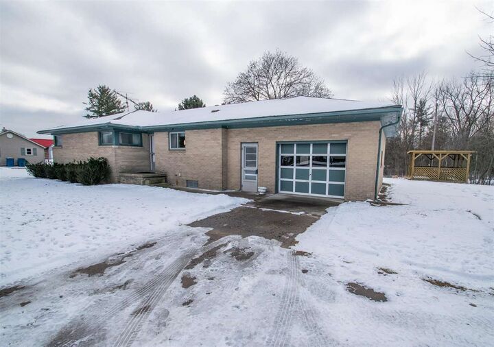 Property Photo: 75 W Saginaw Rd MI 48657-9206