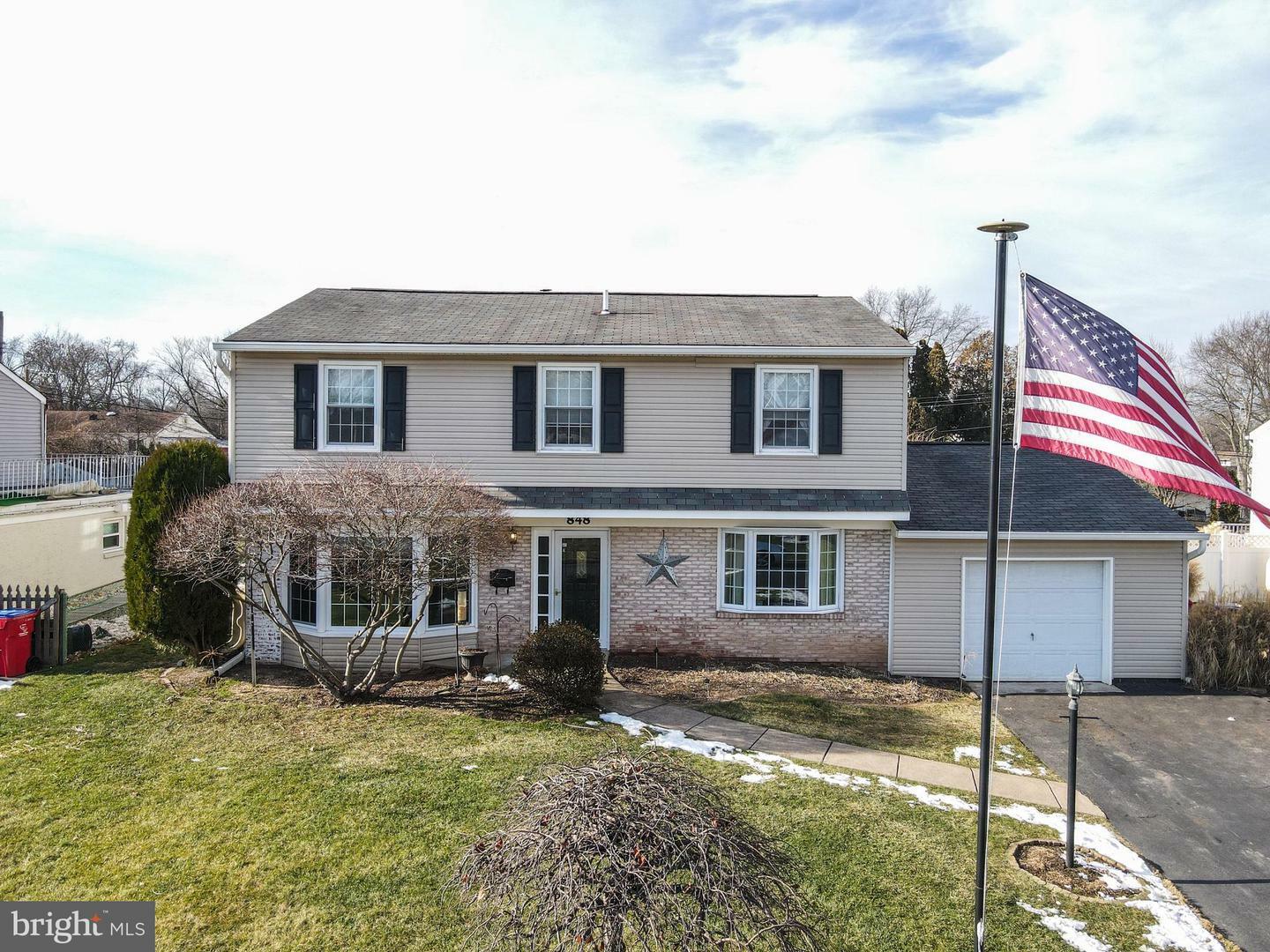 Property Photo:  848 Meadowood Lane  PA 18974 