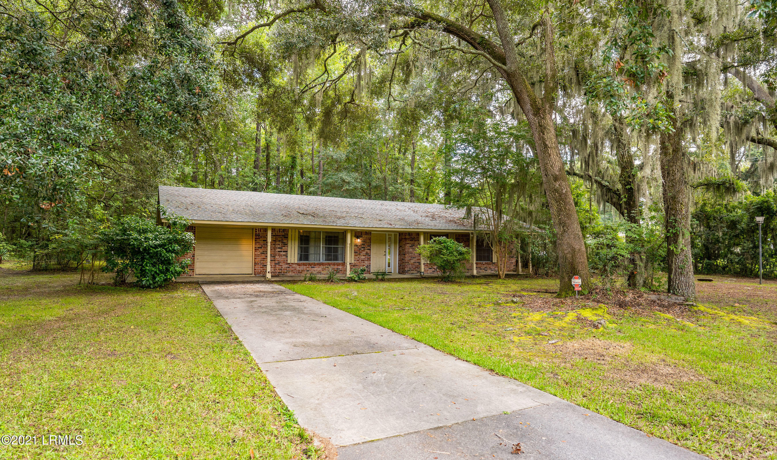 Property Photo: 2010 Shell Point Rd SC 29906