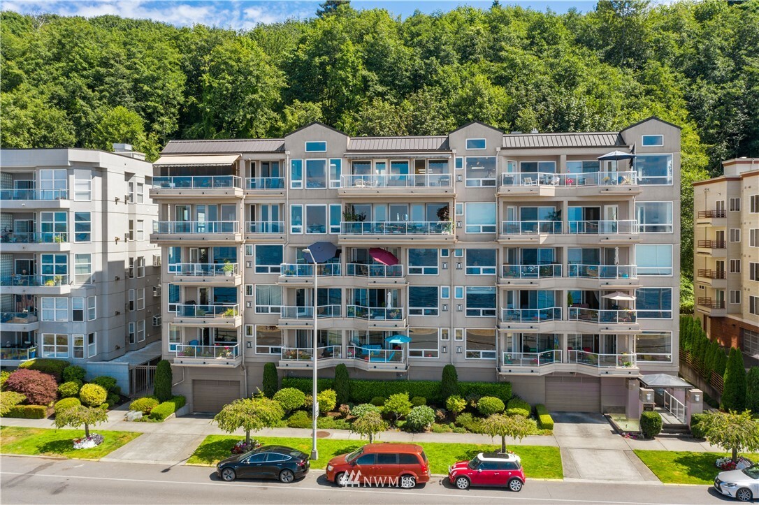 Property Photo:  1550 Alki Avenue SW 603  WA 98116 