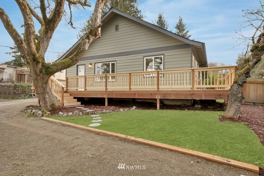 Property Photo:  812 Division Street  WA 98366 