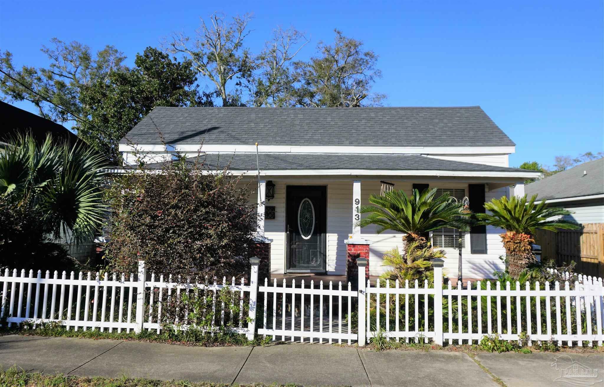 Property Photo:  913 N 8th Ave  FL 32501 