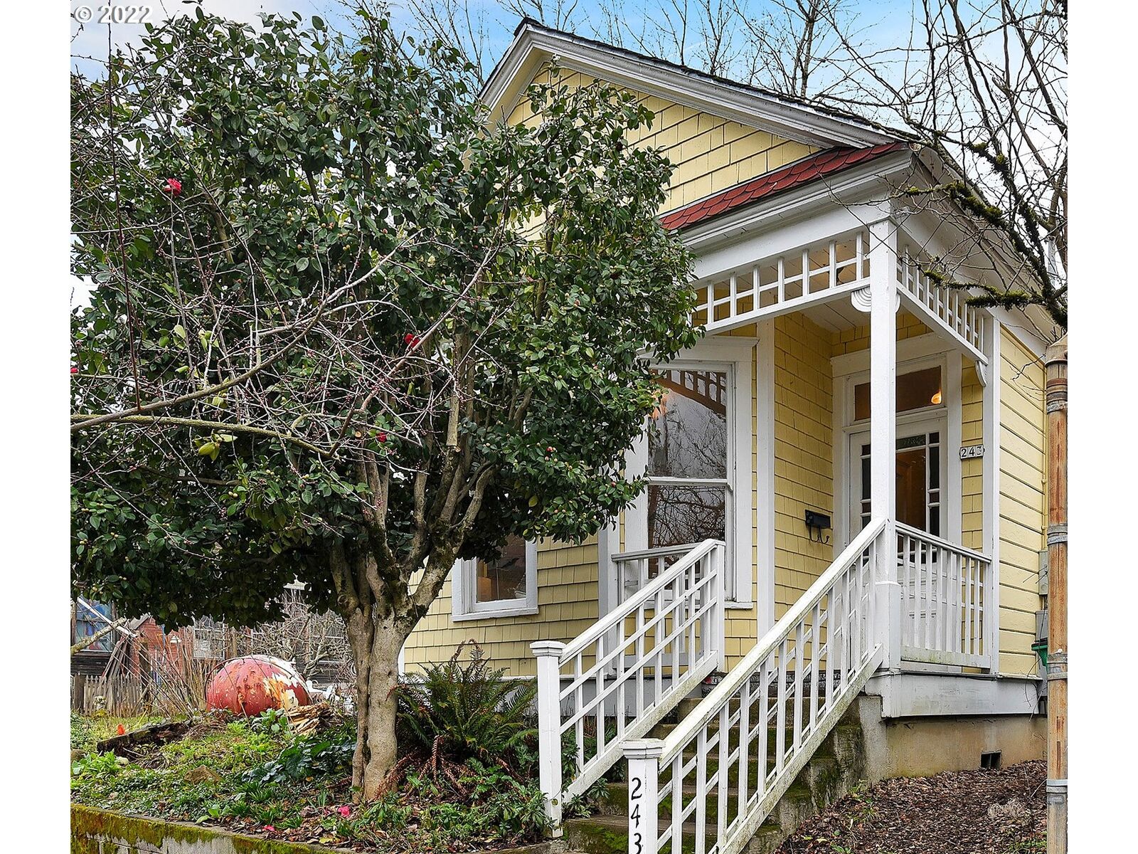 Property Photo:  243 NE Thompson St  OR 97212 