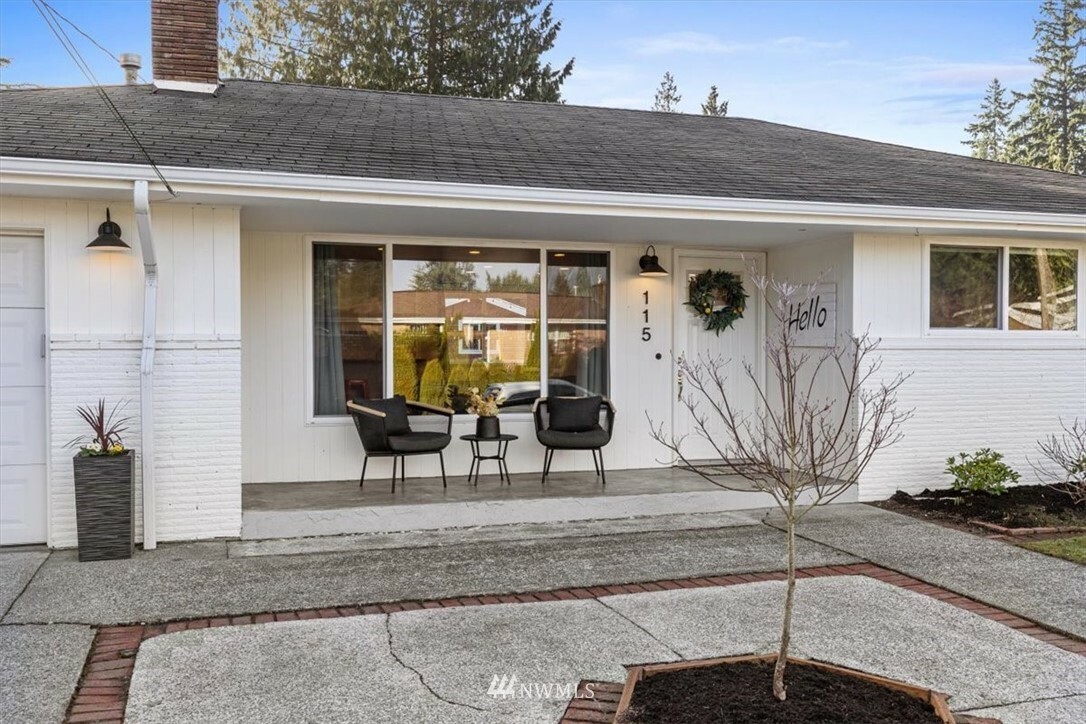 Property Photo:  115 N 200th Street  WA 98133 