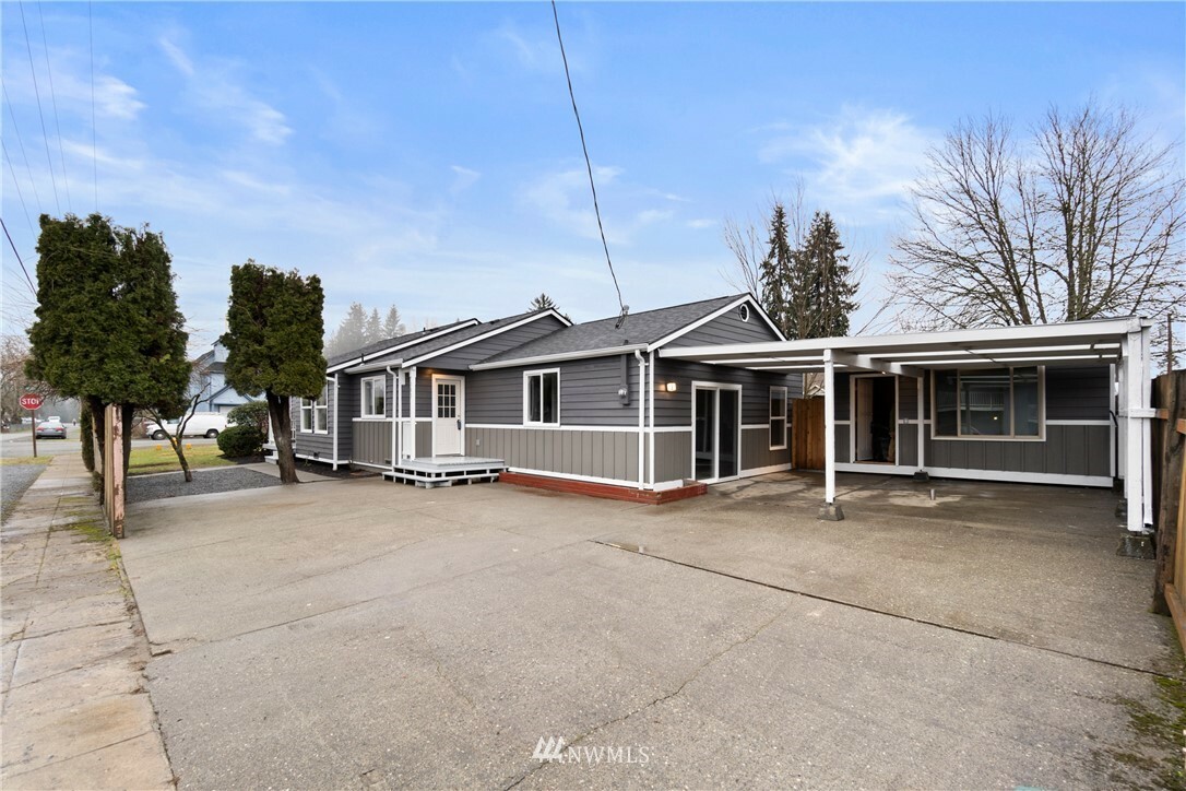 Property Photo:  103 W Wallace Street  WA 98252 