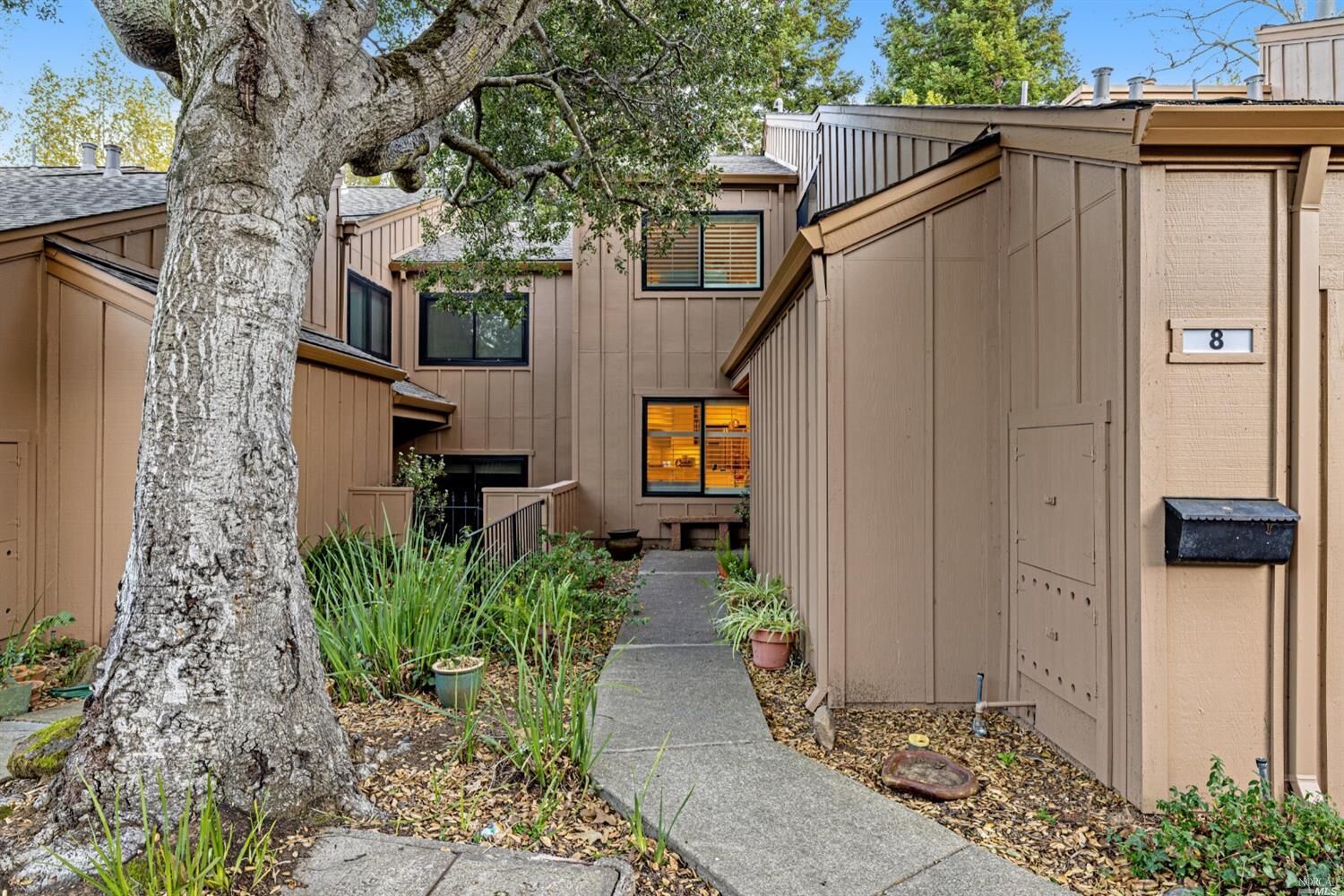 Property Photo:  8 Dove Place  CA 94949 