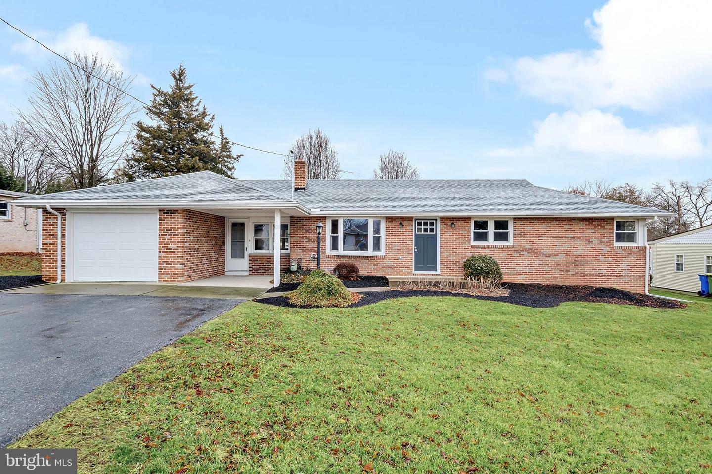 Property Photo:  2915 Hemlock Road  PA 17315 