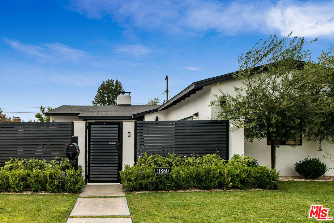 Property Photo:  11860   Tiara St  CA 91607 