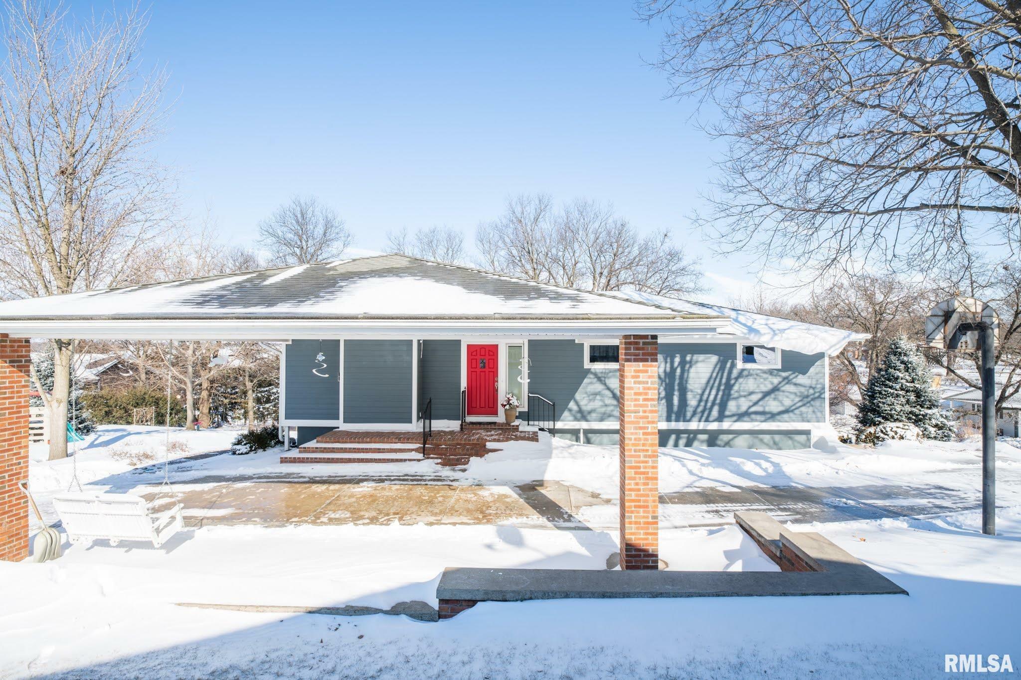 Property Photo:  303 N Sunset  IL 61546 